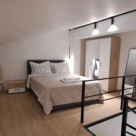 Loft Bianco Nero Appartamento Tríkala