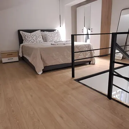 Loft Bianco Nero Appartamento Tríkala